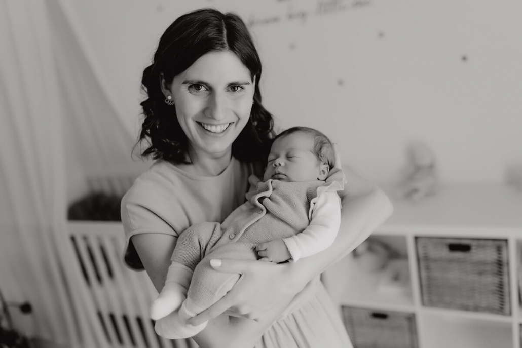 Homestory, Fotoshooting zu Hause, Neugeborenenfotos in den eigenen 4 Wänden - - Sarah Herzfoto.