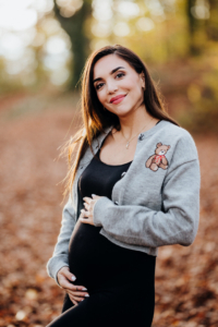 familienfotos2 Babybauchshooting Indoor und Outdoor, Fotostudio in der Steiermark - Sarah Herzfoto.
